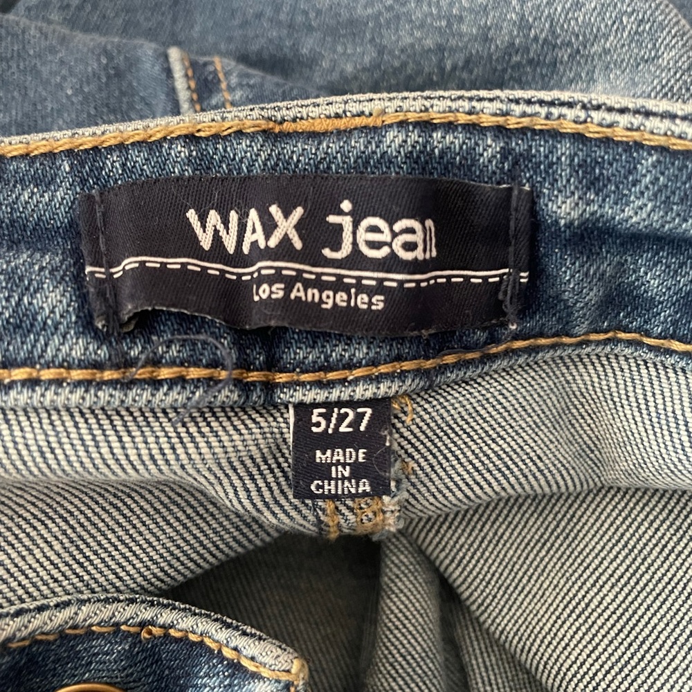 Women’s Ripped Jeans - Picture 5 of 6